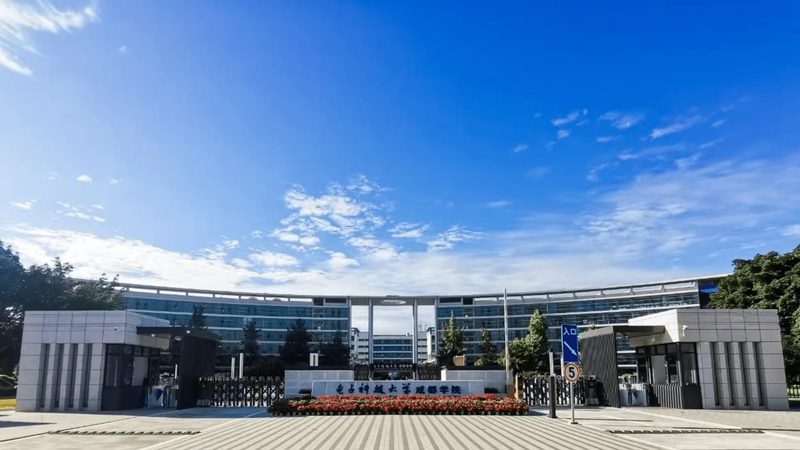 小型继电器尺寸选择：关键因素与适用场景分析